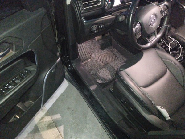 Jeep Grand Commander 2020, 30200 км, за 18254 USD - фото 19