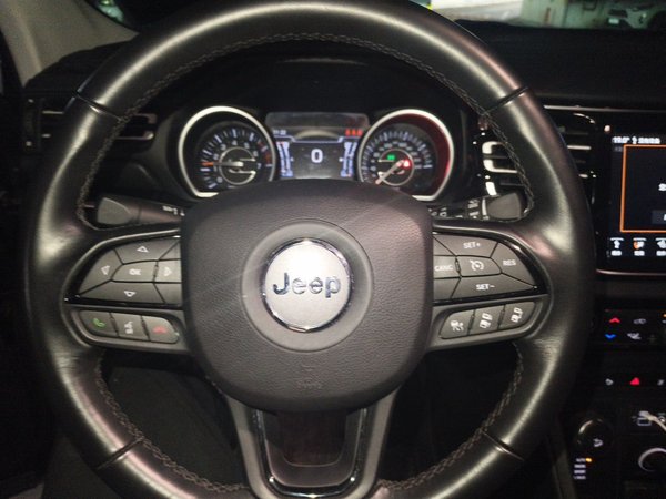 Jeep Grand Commander 2020, 30200 км, за 18254 USD - фото 9
