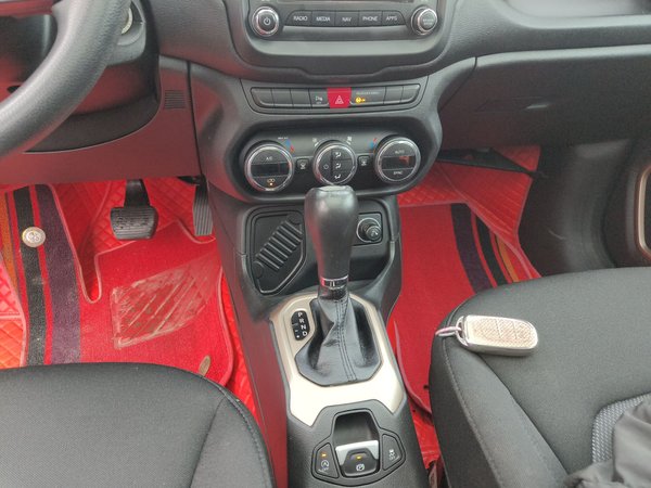 Jeep Renegade 2016, 149900 км, за 6259 USD - фото 17