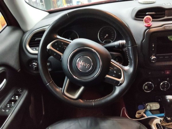 Jeep Renegade 2016, 55199 км, за 6157 USD - фото 11