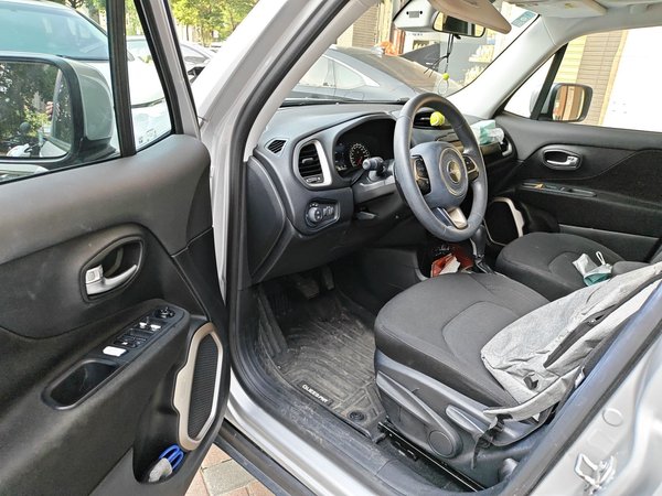 Jeep Renegade 2016, 81400 км, за 6022 USD - фото 13