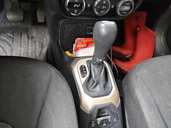 Jeep Renegade 2016, 81400 км, за 6022 USD - фото 9