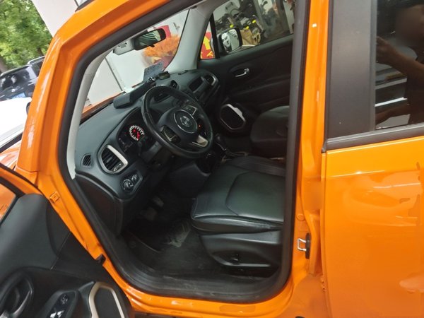 Jeep Renegade 2016, 64800 км, за 6650 USD - фото 18