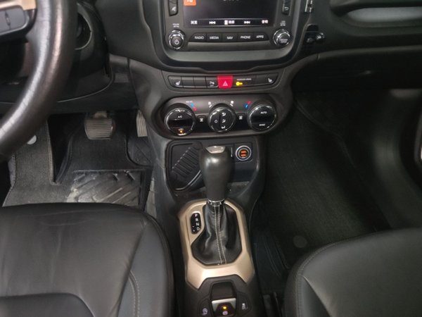 Jeep Renegade 2016, 64800 км, за 6650 USD - фото 17