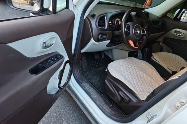 Jeep Renegade 2017, 57700 км, за 5870 USD