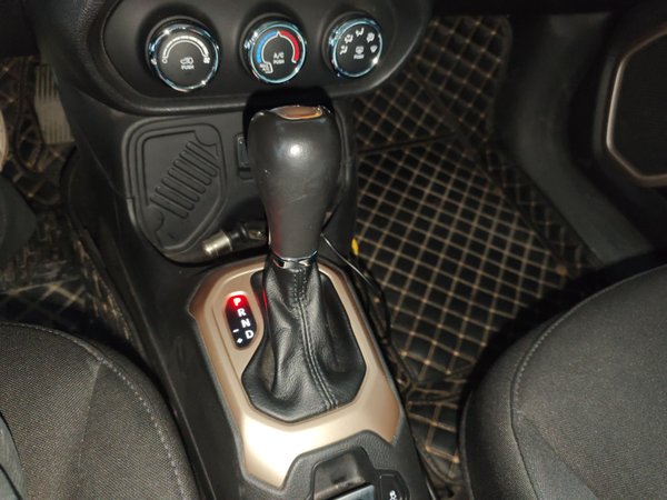 Jeep Renegade 2017, 92500 км, за 5357 USD - фото 15