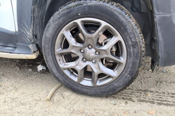 Jeep Renegade 2017, 72900 км, за 7932 USD