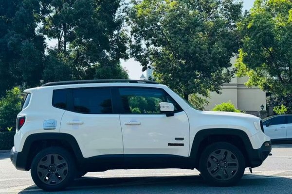 Jeep Renegade 2017, 72900 км, за 7932 USD