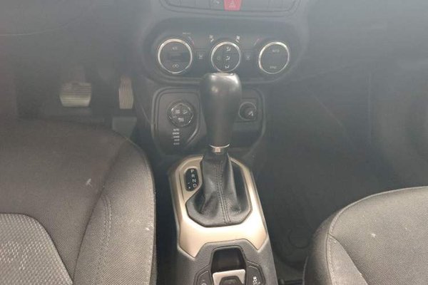 Jeep Renegade 2017, 72900 км, за 7932 USD - фото 12
