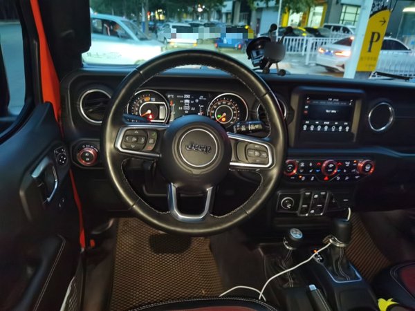 Jeep Wrangler 2018, 60500 км, за 32352 USD - фото 11
