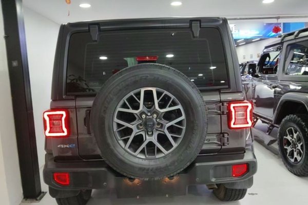 Jeep Wrangler New Energy 2021, 52200 км, за 40522 USD