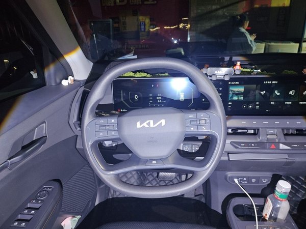 Kia EV5 2024, 8900 км, за 15164 USD - фото 11