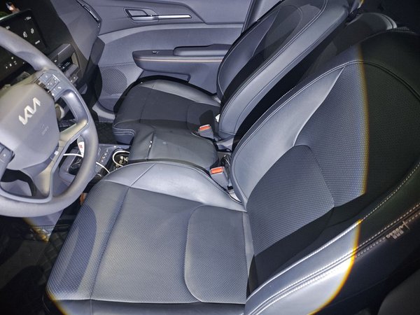 Kia EV5 2024, 8900 км, за 15164 USD - фото 16
