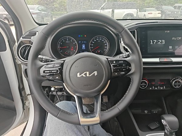 Kia kx1 Stonic 2021, 25800 км, за 11543 USD - фото 14