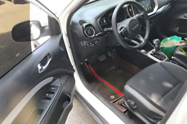 Kia kx1 Stonic 2021, 29400 км, за 11255 USD - фото 19