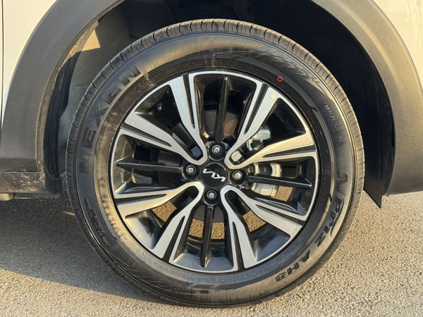 Kia KX1 Stonic 2021, 6600 км, за 10958 USD - фото 11