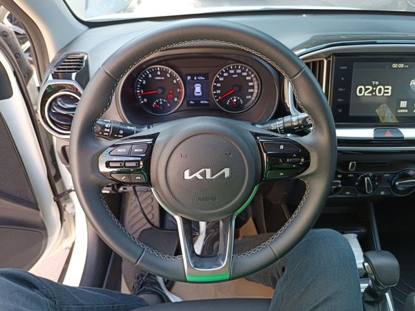 Kia KX1 Stonic 2021, 4800 км, за 10931 USD - фото 14