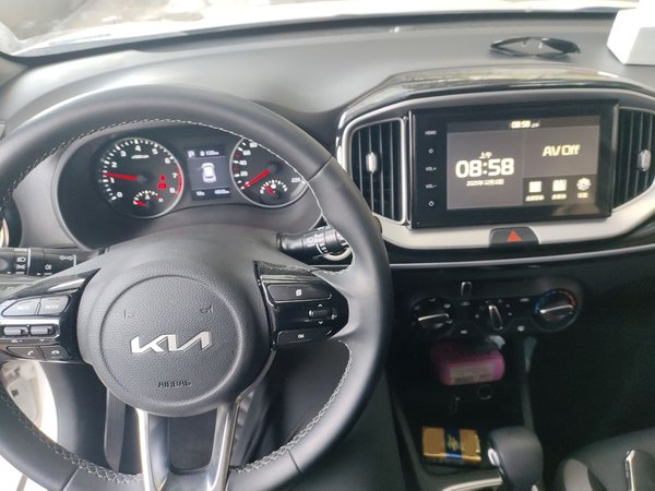 Kia KX1 Stonic 2021, 4800 км, за 10637 USD - фото 13