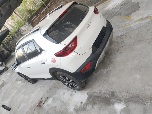 Kia KX1 Stonic 2021, 4800 км, за 10637 USD