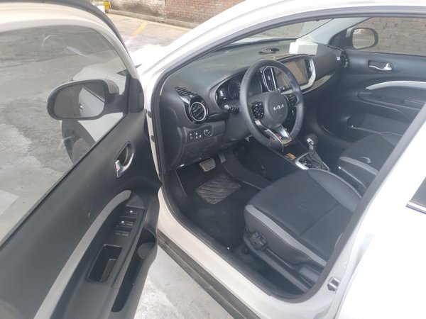 Kia KX1 Stonic 2021, 4800 км, за 10637 USD - фото 19