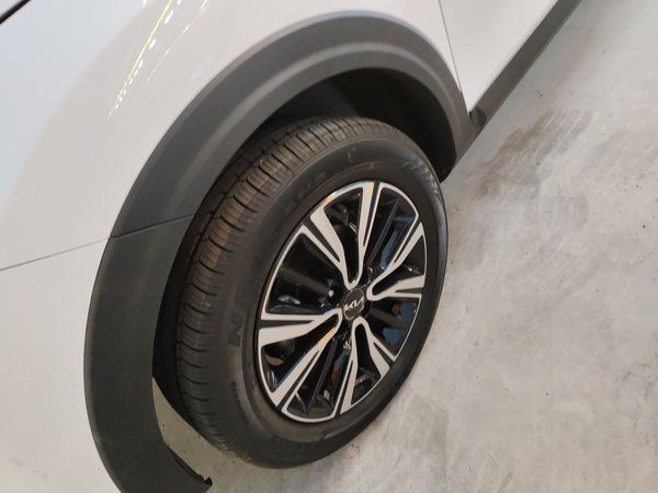 Kia KX1 Stonic 2021, 500 км, за 12166 USD - фото 8