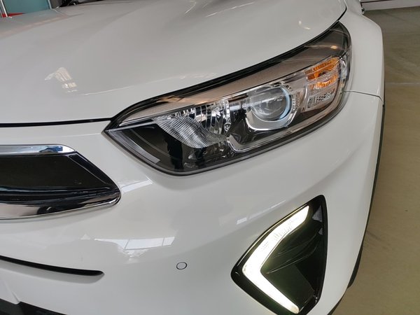 Kia kx1 Stonic 2021, 52600 км, за 8484 USD - фото 9