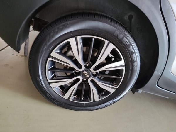 Kia kx1 Stonic 2021, 52600 км, за 8484 USD - фото 10