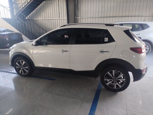Kia KX1 Stonic 2021, 600 км, за 12572 USD