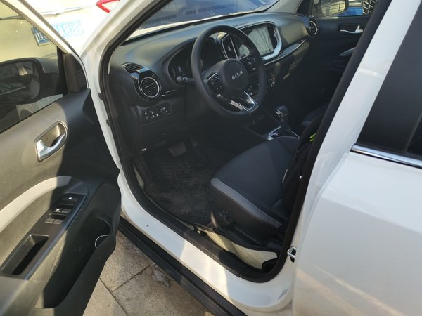 Kia KX1 Stonic 2021, 6700 км, за 11204 USD - фото 14