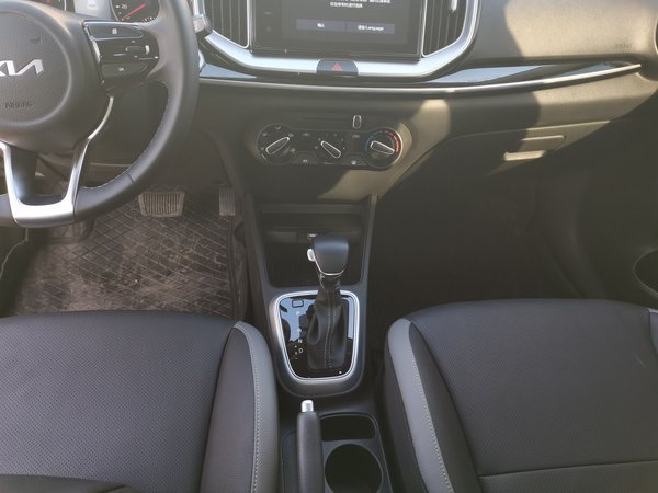 Kia KX1 Stonic 2021, 6700 км, за 11204 USD - фото 13