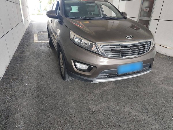 Kia Sportage R 2015 2.0L Manual Two-Wheel Drive GLS Trim, 2015 года