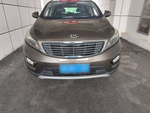 Kia Sportage R 2015 2.0L Manual Two-Wheel Drive GLS Trim, 2015 года