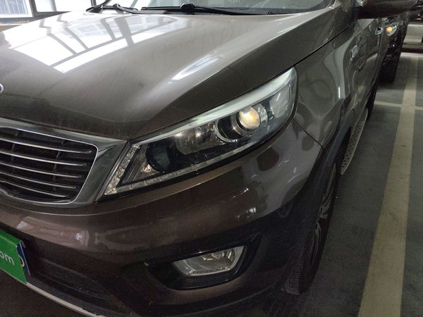 Kia Sportage R 2015 2.0L Automatic Two-Wheel Drive DLX Model, 2015 года