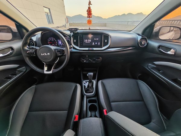 Kia Stonic 2021, 12100 км, за 11187 USD - фото 10