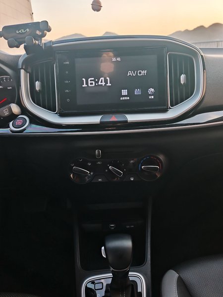 Kia Stonic 2021, 12100 км, за 11187 USD - фото 14