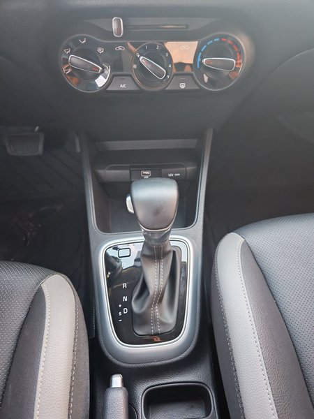 Kia Stonic 2021, 12100 км, за 11187 USD - фото 15