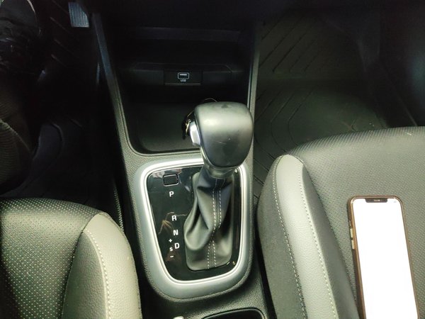 Kia Stonic 2021, 12100 км, за 11187 USD