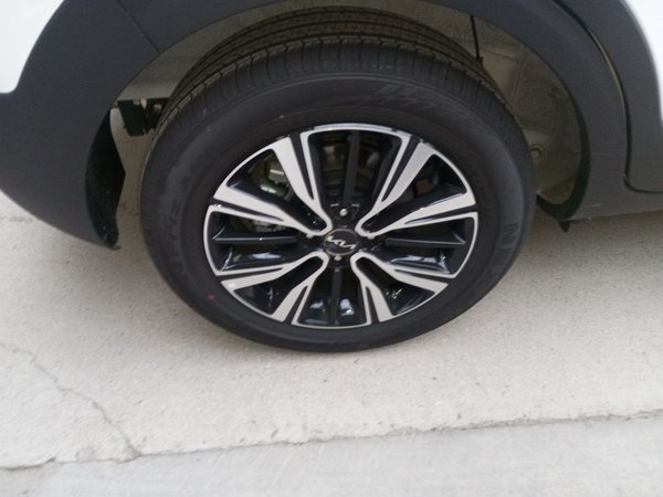 Kia KX1 Stonic 2021, 600 км, за 11820 USD - фото 25