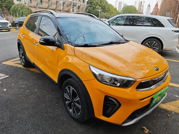 Kia Stonic 2021 1.4L CVT Fun & Sunroof Model, 2021 года