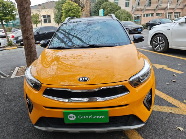 Kia Stonic 2021 1.4L CVT Fun & Sunroof Model, 2021 года