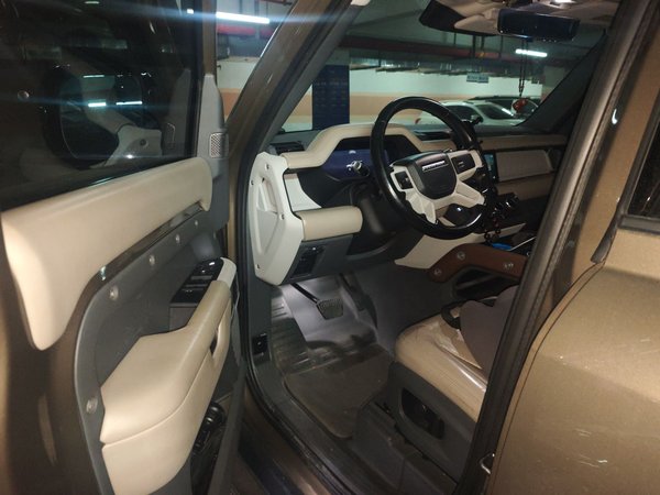 Land Rover Defender 2020, 78000 км, за 76947 USD - фото 9