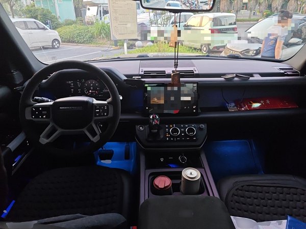 Land Rover Defender 2023, 81400 км, за 63934 USD - фото 10