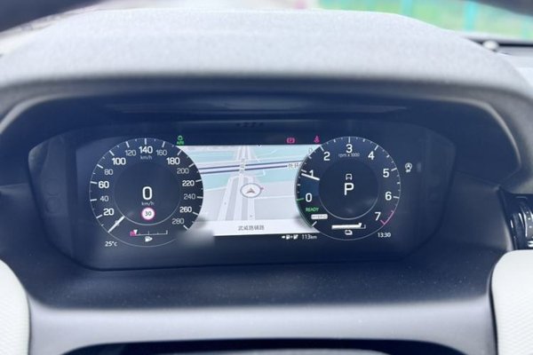 Land Rover Discovery Sport New Energy 2021, 61800 км, за 19279 USD - фото 11