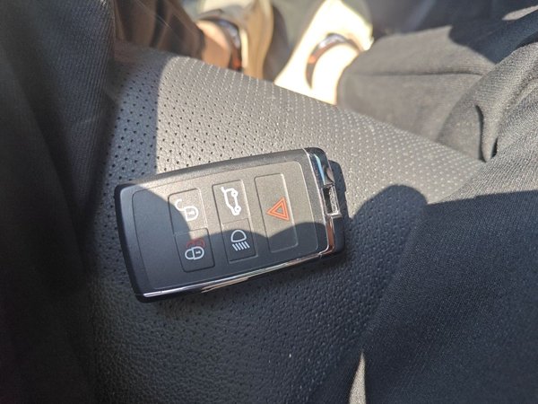Land Rover Discovery Sport New Energy 2022, 73400 км, за 19054 USD - фото 9