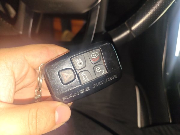 Land Rover Range Rover Velar 2017, 71400 км, за 30539 USD - фото 17