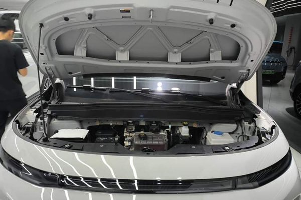 Leapmotor B10 2025, 18700 км, за 15450 USD - фото 30