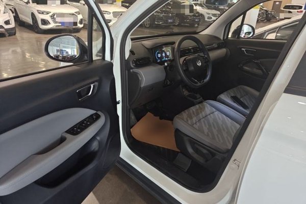 Leapmotor T03 2025, 16000 км, за 8705 USD - фото 18