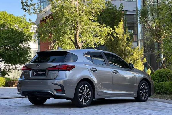 Lexus CT 2017, 80000 км, за 17201 USD