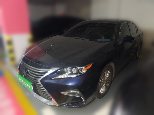 Lexus ES · 2015 год