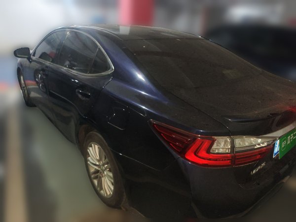 Lexus ES 2015, 77000 км, за 15806 USD
